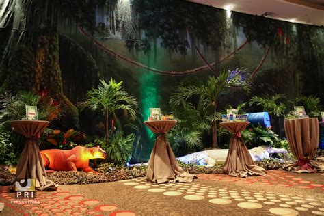 Its A Jungle Out There Trade Show The Backdrop Props Plants And