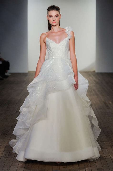 Fallen spitze brautkleid mit ärmel. Lazaro Wedding Dresses by Season