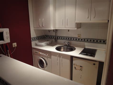 Los apartamentos y estudios del hotel lux sevilla palacio, fueron construidos recientemente y diseñados para clientes de negocios por su cercanía al palacio de congresos y para un turista vacacional que puede disfrutar, descansar y conocer sevilla. ALQUILER DE APARTAMENTOS EN SEVILLA ESTE: APARTAMENTO ( MODELO AC) RENTA MEDIA : 515 €/MES