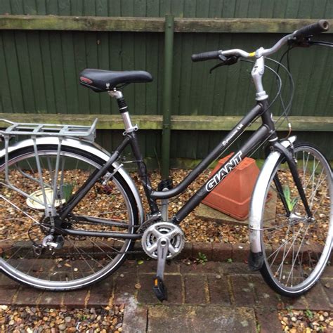 Giant Hybrid Bicycle 20 Inch Frame 21 Gears In Tw2 Hounslow Für £ 7500