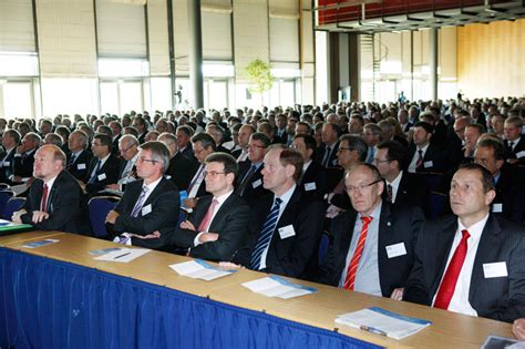 Die dz bank gruppe ist teil der genossenschaftlichen finanzgruppe, die mehr als 1.000 volksbanken raiffeisenbanken umfasst www.impressum.dzbank.de. Bundesbankpräsident: Sie sind am besten durch die Krise ...