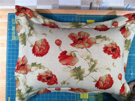 Oh Sew Thrifty: Super Quick Pillow Sham Tutorial