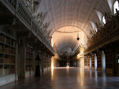 Desenvolvida pelo arquiteto cláudio mafra, que tem em convidado para desenvolver o projeto da biblioteca central de uma universidade na cidade de uberaba, mg, o arquiteto cláudio mafra teve. Biblioteca do convento. Mafra. Portugal - a photo on ...
