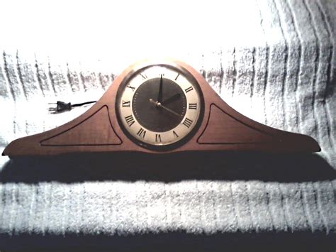 United Clock Corp Electric Mantel Clock Model 280 Birch