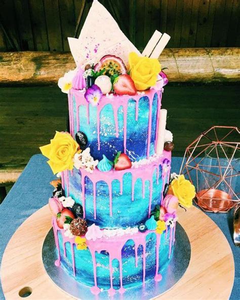Out Of This World Galaxy Cakes For Your Wedding Weddingbells Galaxy