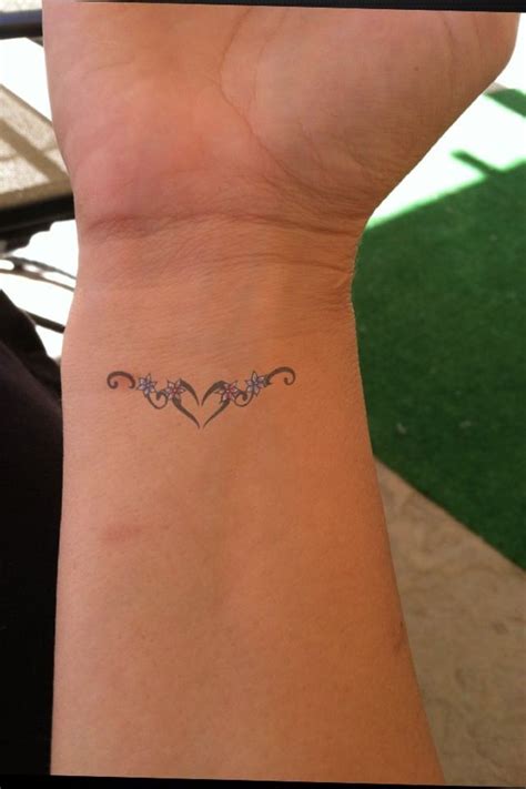 Beautiful Small Finger Tattoos Suggestions And Ideas For Women