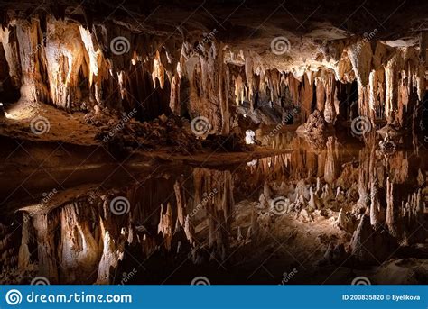 Stalactites And Stalagmites In Luray Caverns Virginia Usa Stock Photo