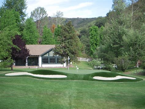 This discount won't last long. Putting Greens & Golf - Pioneer Synthetic Turf