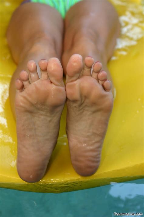 Deauxmas Feet