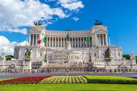 Piazza Venezia In Rome Visit The Cultural And Commercial Hub Go Guides