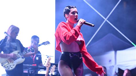 Halsey Sets The Record Straight On Her Canceled Tour