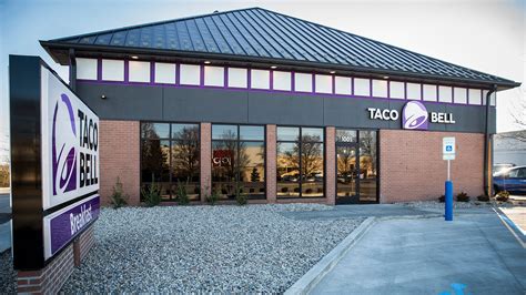 Krung thai bank @ tha tako. Taco Bell opens in old bank building
