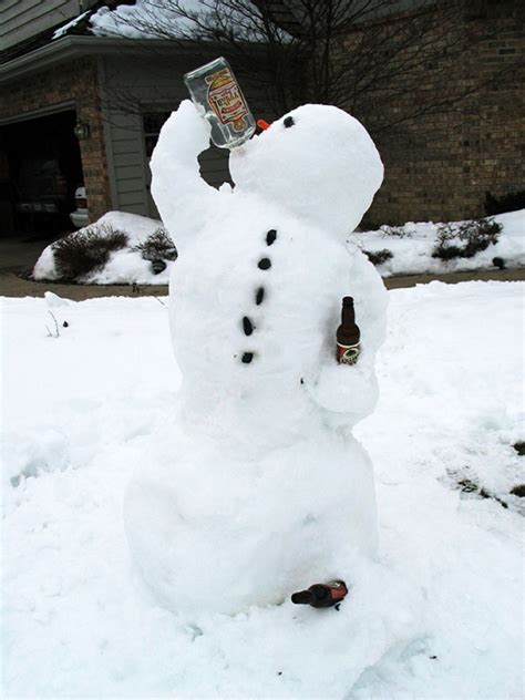 Funny snowman pics (page 1) funny pictures gallery: 10 Very Funny Snowman Pictures