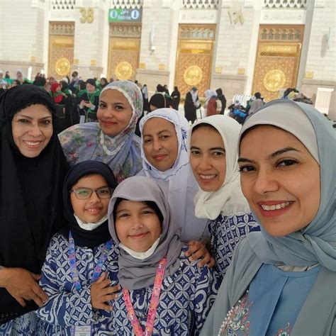 Adem 7 Potret Najwa Shihab Umrah Bareng Suami Dan Keluarga Dipuji Makin Cantik Foto 1