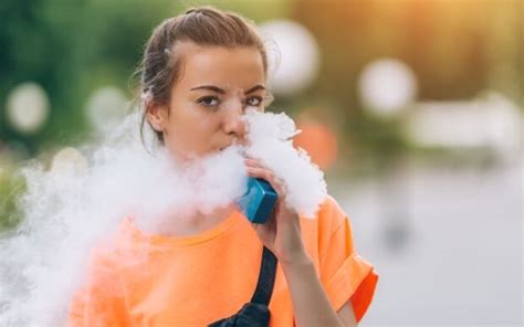 Advertising Restrictions Needed To Curb Vaping Among Youth Researchers Say Cbc News