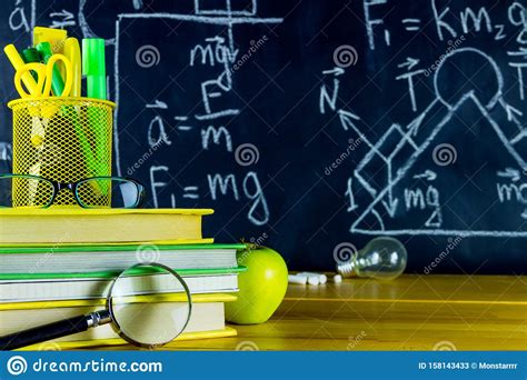 Physics Classroom At School With Formulas Stock Image - Image of academy, classroom: 158143433