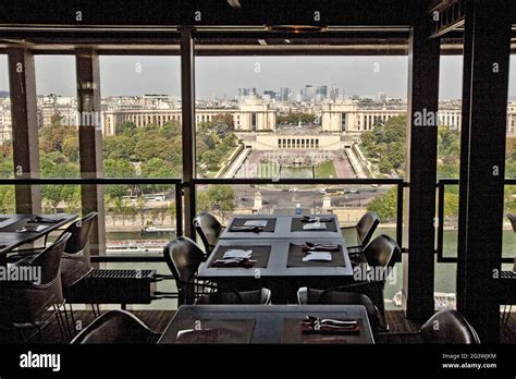 58 Tour Eiffel Restaurant Hi Res Stock Photography And Images Alamy