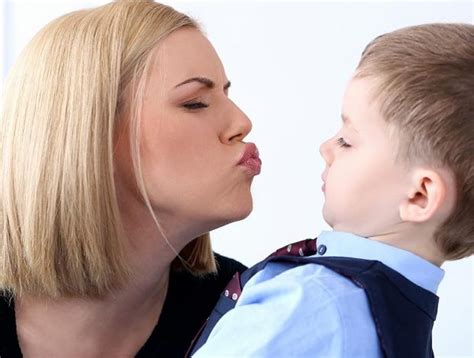 Besos En La Boca 4 Enfermedades Que Puedes Transmitir A Tu Hijo