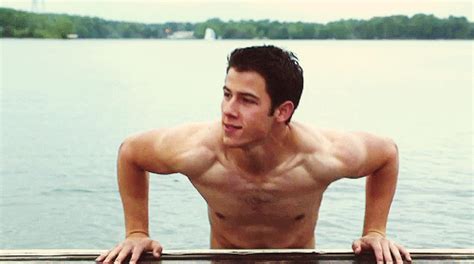 Mis Idolos Stars Nick Jonas Confiesa Que Duerme Desnudo