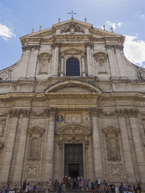 Es realmente impactante entrar y ver hacia arriba, parece que uno se ve absorbido por la magnificencia de los frescos que decoran el techo… 26--16-7-2017-Roma-San-Ignacio-de-Loyola,-Horazio-Grassi-y ...