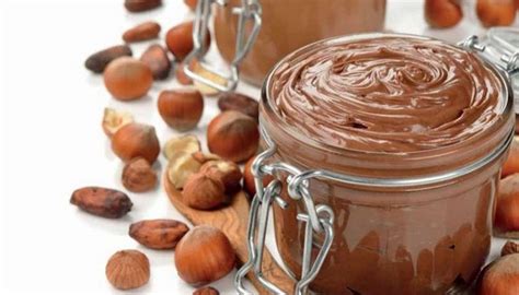 Hai fretta e vuoi una ricetta pratica e facile per i tuoi ospiti? Ricetta Crema di nocciole fatta in casa - Le Ricette di ...