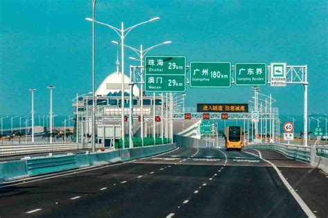 How To Guide To Hong Kong Border Crossing Between Mainland China