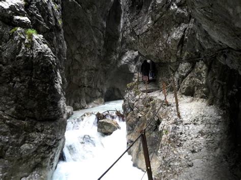 Aus der höllentalklamm wurde eine flutwelle gemeldet. Wanderung durch die Höllentalklamm