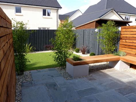 This short film will show you how to get your patio area looking great without looking for more ideas on what exactly to plant to make your garden area require less maintenance? A Contemporary Low Maintenance Garden - Vialii Gardens
