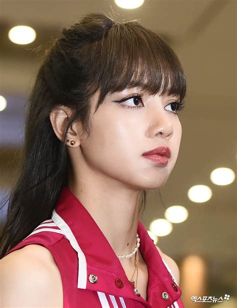 리사), is a thai rapper, singer. BLACKPINK's Lisa Once Agains Steals BLINKs Heart With Her ...