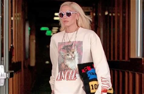 Tampil Stylish Gwen Stefani Kenakan Boots Gucci Seharga Rp 33 Juta