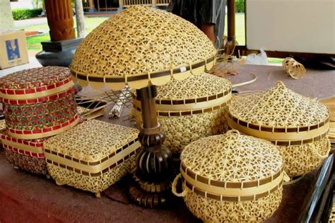 Kerajinan rotan anyaman keranjang dan parcel grosir murah. Pengertian Seni Kriya, Sejarah, Fungsi, Jenis, Dan Contoh