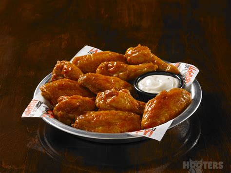 Veteran’s Day: Hooters Rolls out the Red Carpet for Military – GAFollowers