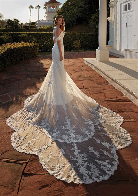 Wedding Dress Trains Explained Your Ultimate Guide To Every Length