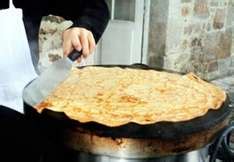 Repeat procedure with the remaining batter, stirring batter between crepes. Rezepte aus der Bretagne