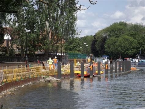 Reading Diversion The Thames Path By Leigh Hatts