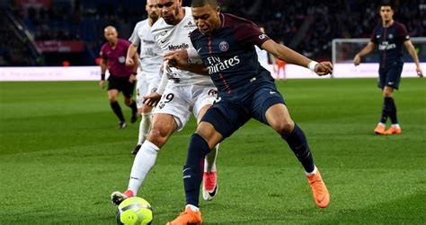 Founded on 6 march 1902 as madrid football club, the club has traditionally worn a white home kit since inception. Mbappé exalta diferença entre PSG e Real Madrid: 'Grandes ...