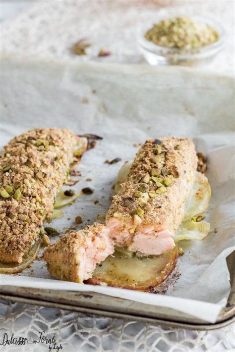 Ricetta filetto di salmone uno dei migliori secondi di pesce della cucina italiana. Filetto di salmone al forno in crosta di pistacchi ...