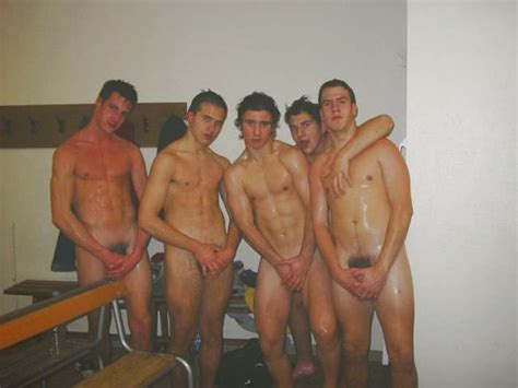 Galer A Hombres Desnudos En Las Duchas Mostrando Sus Penes Excitante
