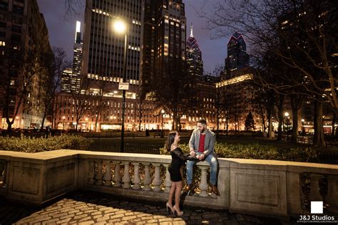 Free library of philadelphia organizuje ponad 25 000 wydarzeń każdego roku, w tym warsztaty poszukiwania pracy, programy dla małych firm, grupy konwersacyjne z języka angielskiego jako drugiego języka i zajęcia komputerowe. 20 Gorgeous Engagement Photo Locations in Philadelphia | J ...