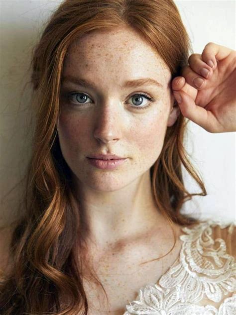 Rosilyn Anne Grey Mãe Biológica Morta De Helena Beautiful Freckles Beautiful Red Hair