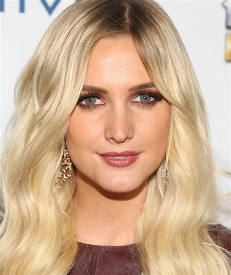 Ashlee Simpson Has Really Been Glamming It Up Lately—check Out Her