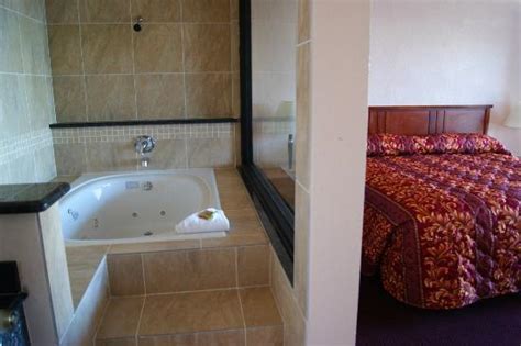 Large Jacuzzi Room With King Bed Picture Of Moonrider Inn Shreveport