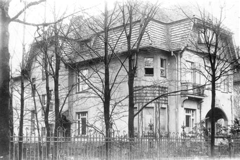 Ved at abonnere på vores nyhedsbrev, bliver du en af de første til at få vores seneste nyheder og kampagner. Fotos 1906-1935