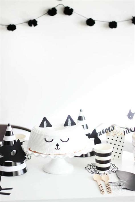 Get fun ideas for cakes, desserts, decorations, favors, invitations, party supplies, and more! 10 Monochrome Party Ideas - Tinyme Blog