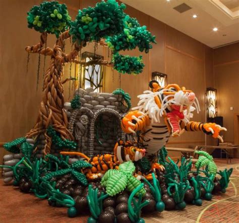 Famous Movie And Cartoon Characters Recreated In Amazing Balloon Art