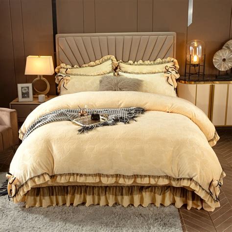 Winter Thick Warm Carved Velvet Fleece Bedding Set Lace Ruffles Quilt Cover Bed Comforter Set