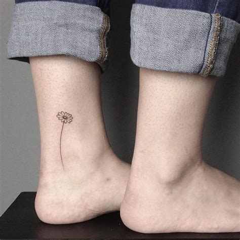 61+ Small Daisy Tattoos Ideas With Meaning