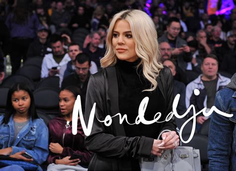 Tijdens hun vakantie in ibiza is de rapper op de knieën. Arme Khloé Kardashian… : Amayzine.com