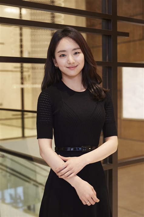 Won jin ah is a south korean actress under yooborn company. 원진아 "저를 극중 문수로 봐 주시는 것에 감사하다"