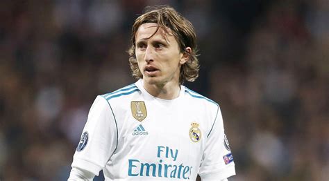 Born 9 september 1985) is a croatian professional footballer who plays as a midfielder for spanish club real madrid and captains the. Лука Модрич - биография, личная жизнь, фото